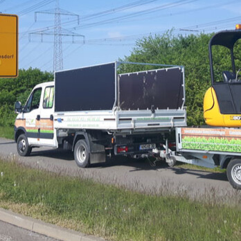 Firmen-LKW auf dem Weg zum Auftragsort
